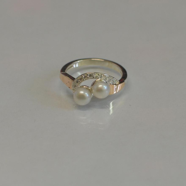 Срібна каблучка з жемчугом
