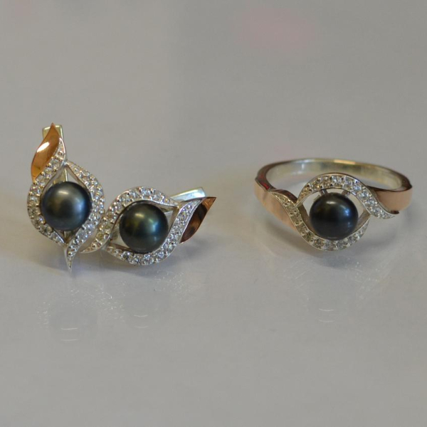 Серебряный набор с золотыми вставками и жемчугом