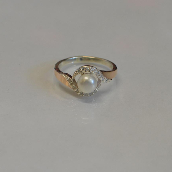 Срібна каблучка з золотоми вставками та перлиною