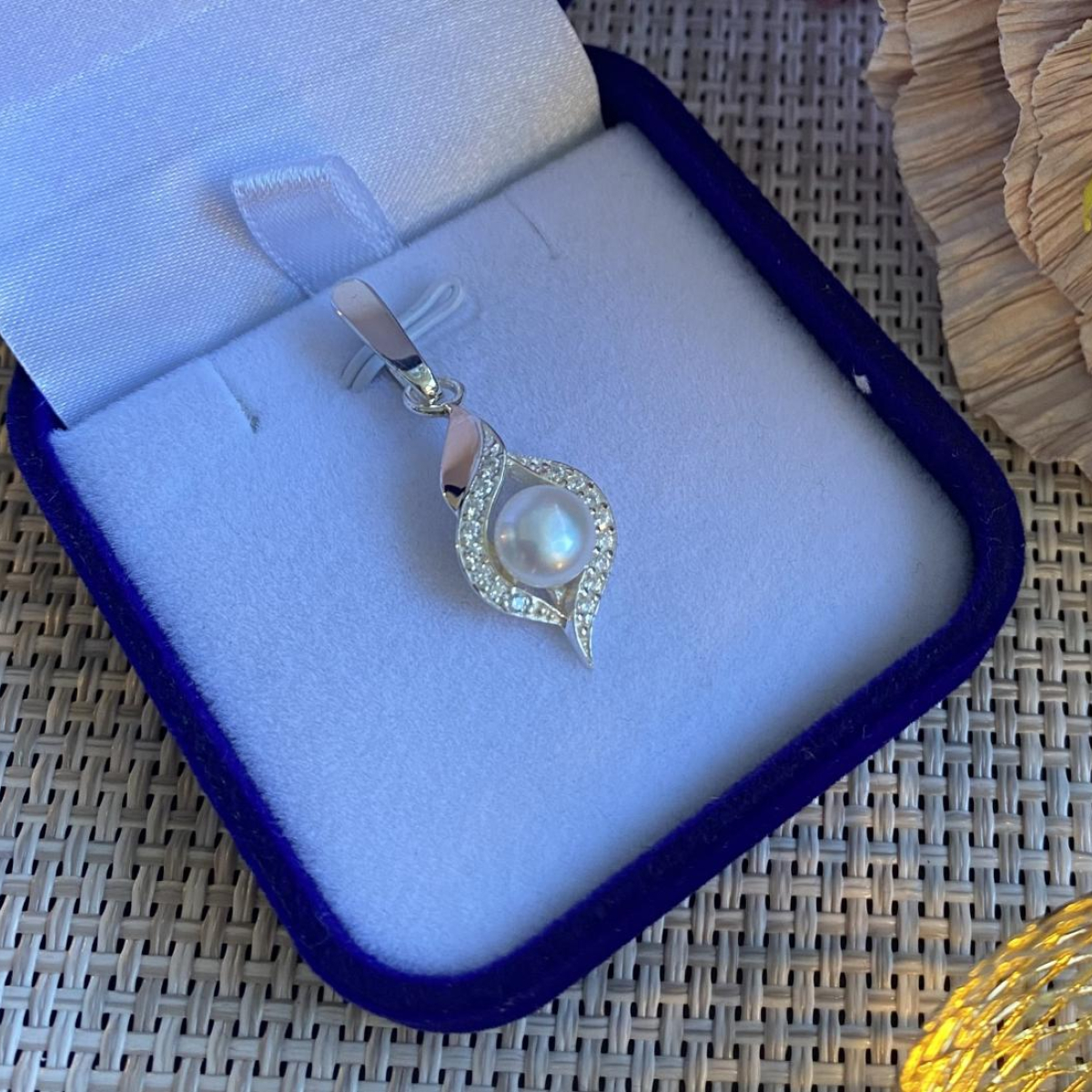 Срібна підвіска з пластинами золота