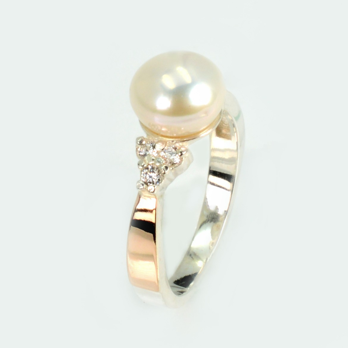 Срібна каблучка з жемчугом