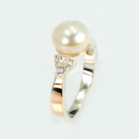 Срібна каблучка з жемчугом