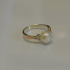 Срібна каблучка з жемчугом