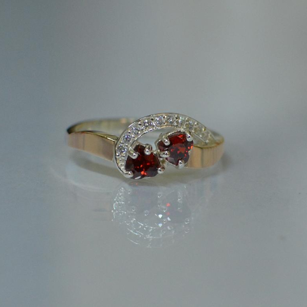 Срібна каблучка з серцями