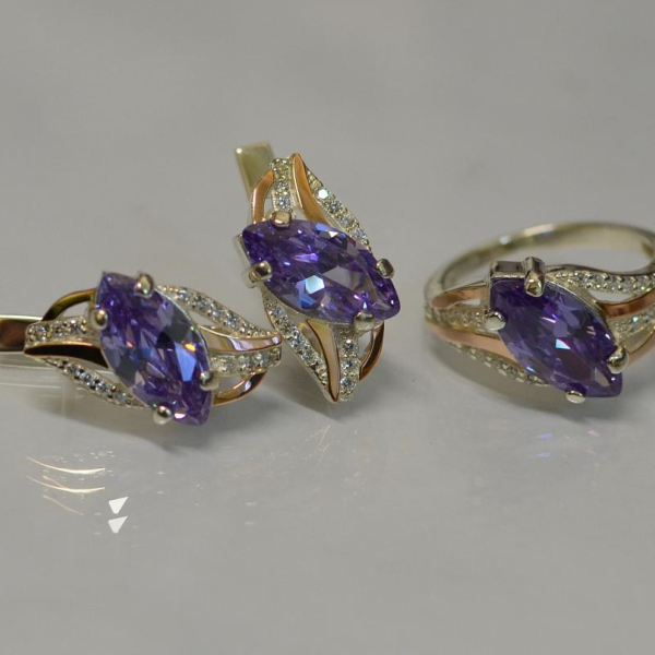 Серебряный набор с золотыми пластинами