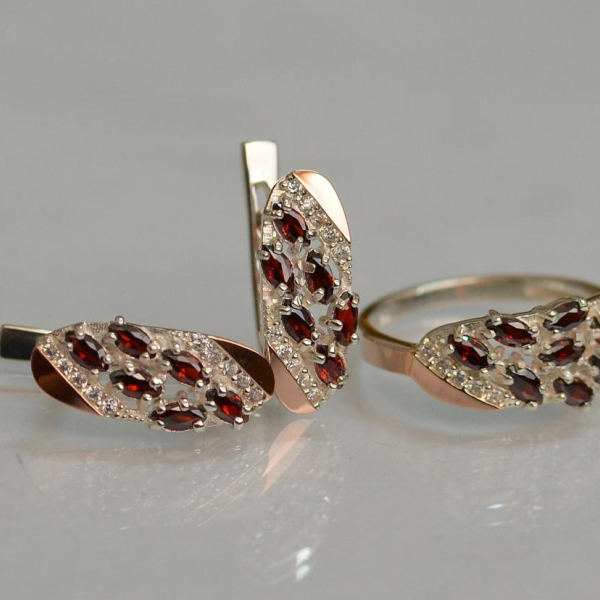 Срібний набір з золотими пластинами