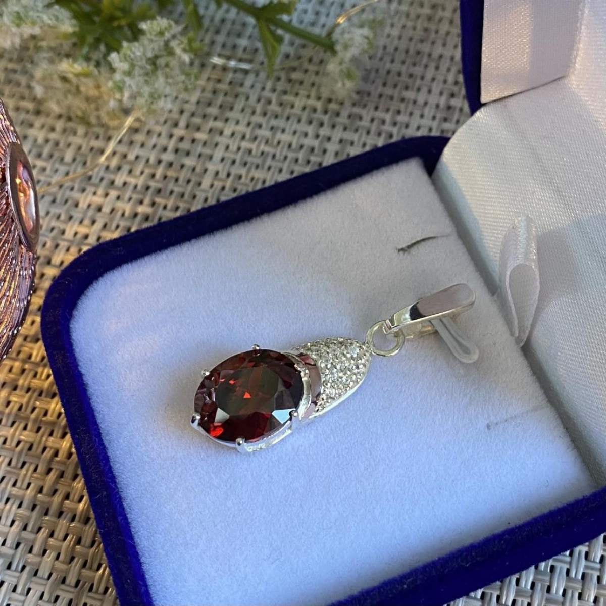 Серебряная подвеска с золотими вставками