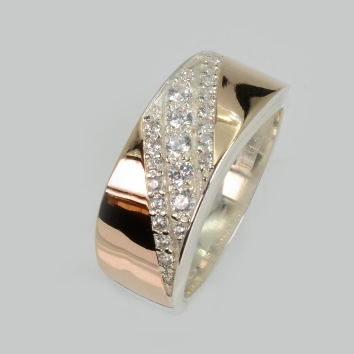 Срібна каблучка з золотими вставками