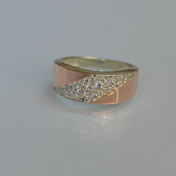 Срібна каблучка з золотими вставками