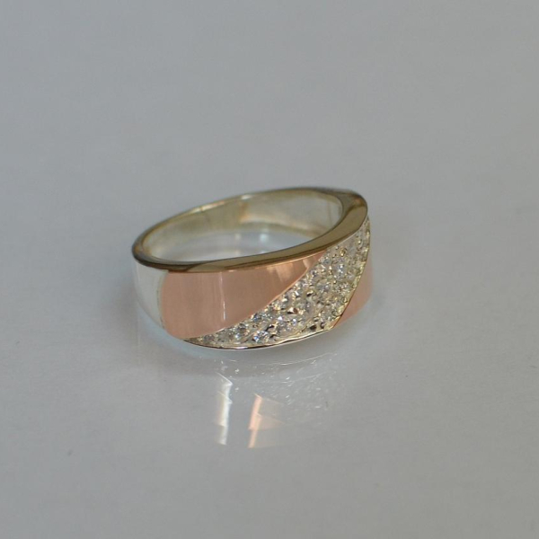 Срібна каблучка з золотими вставками