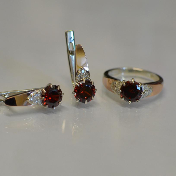 Срібний набір з золотими вставками