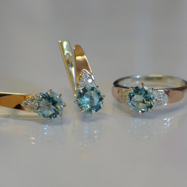 Срібний набір з золотими вставками