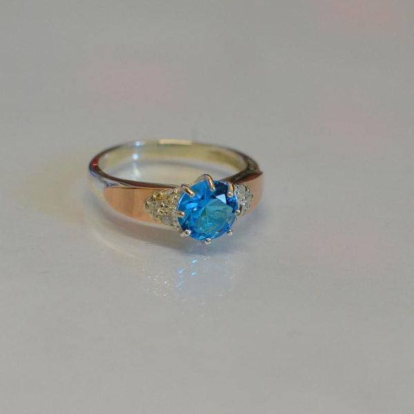 Срібна каблучка з золотими вставками