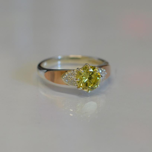 Срібна каблучка з золотими вставками