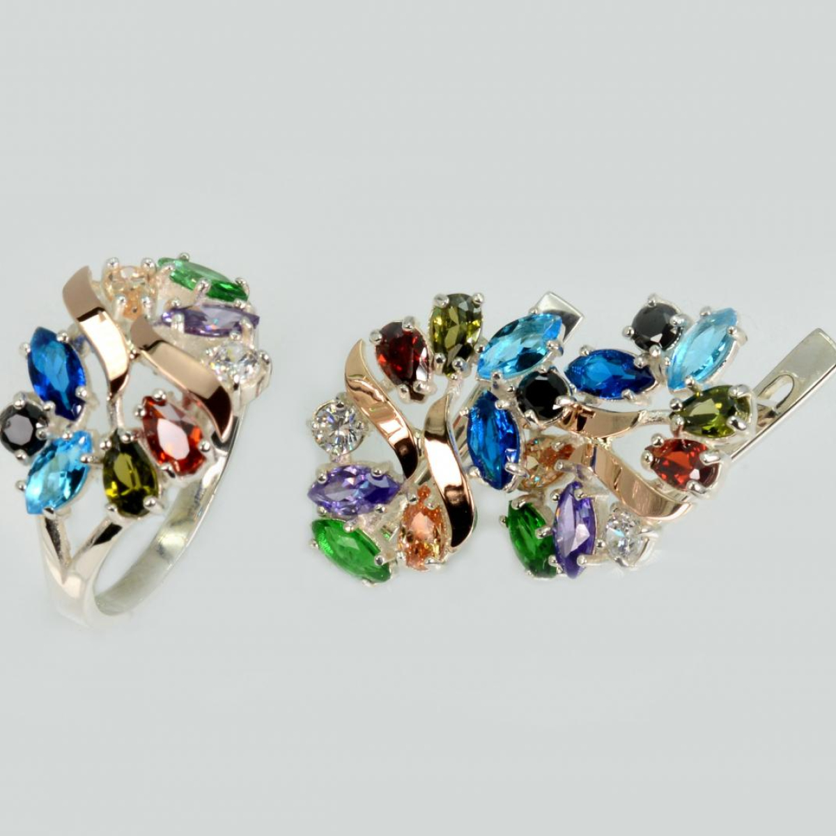 Срібний набір з золотими пластинами