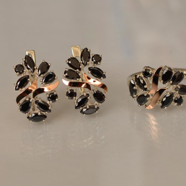 Срібний набір з золотими пластинами