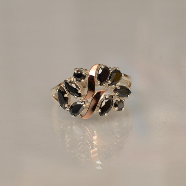 Срібна каблучка з золотими вставками