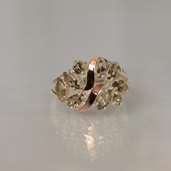 Срібна каблучка з золотими вставками