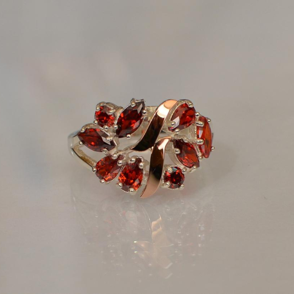 Срібна каблучка з золотими вставками