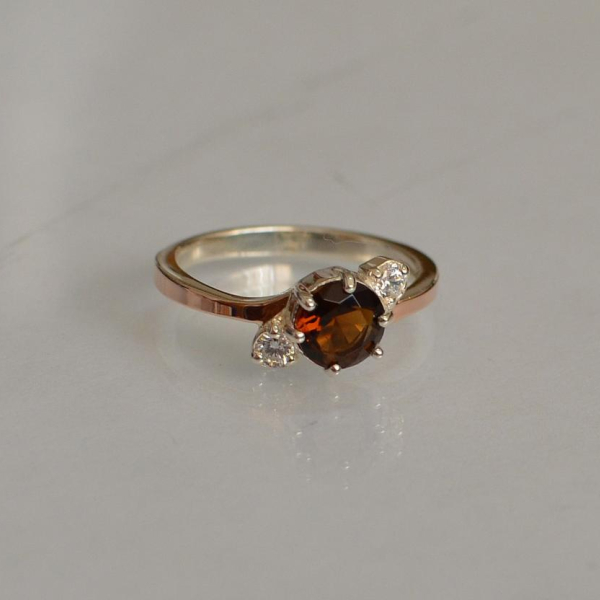 Срібна каблучка з золотими вставками