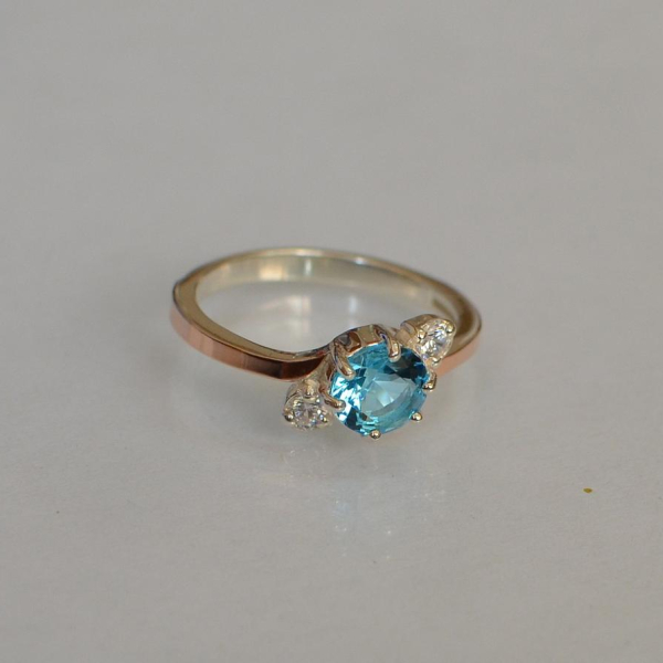 Срібна каблучка з золотими вставками