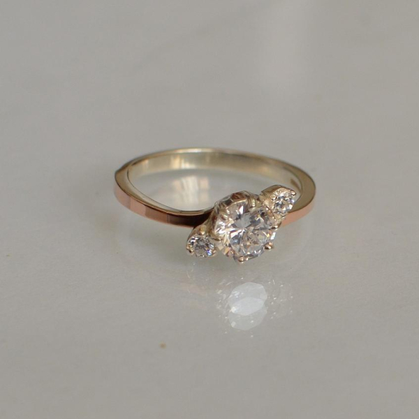 Срібна каблучка з золотими вставками