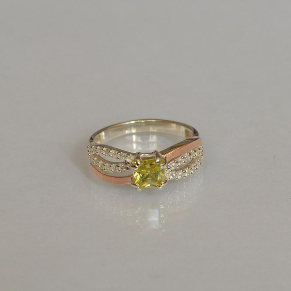 Срібна каблучка з золотими вставками