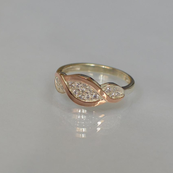 Срібне кільце з золотими пластинами