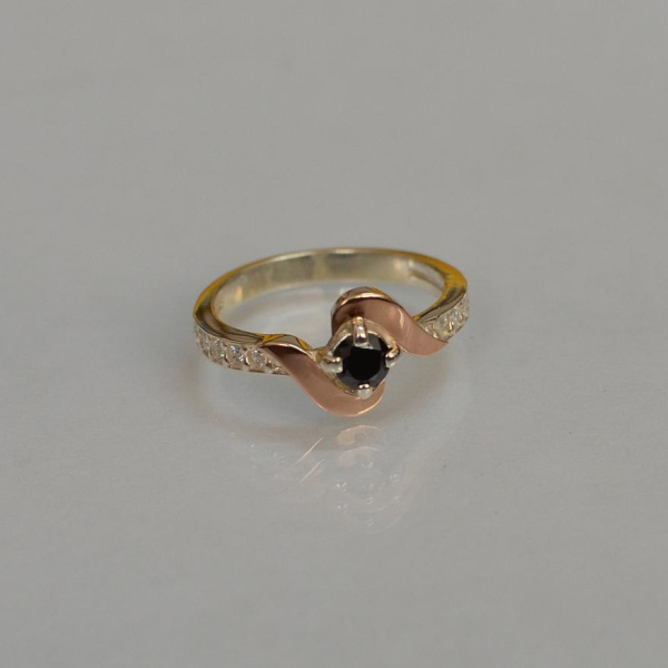 Срібне кільце з золотими вставками