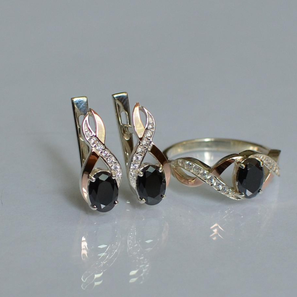 Срібний набір з золотими пластинами