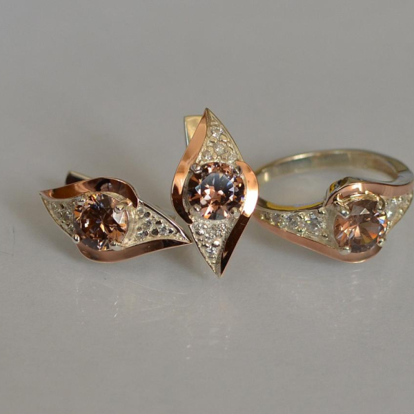 Срібний набір з золотими пластинами