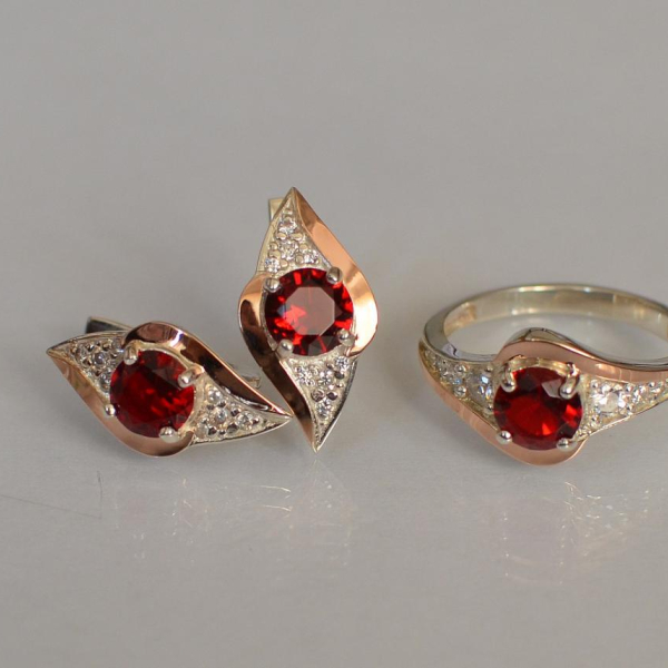 Срібний набір з золотими пластинами