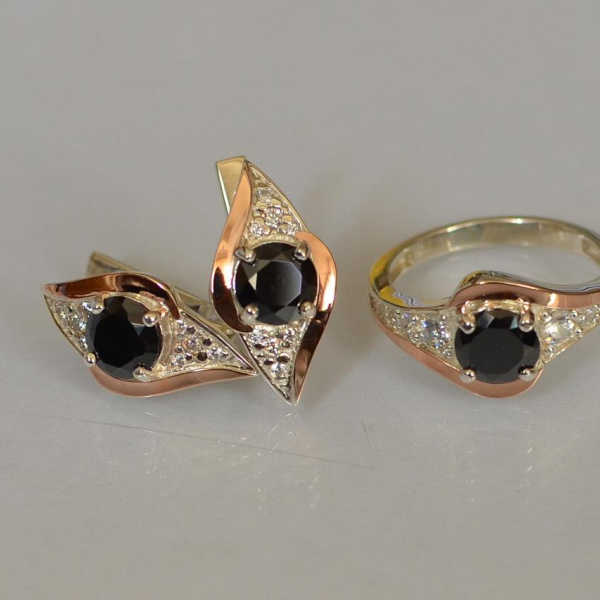 Срібний набір з золотими пластинами