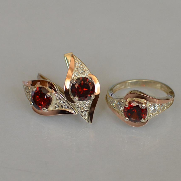 Срібний набір з золотими пластинами