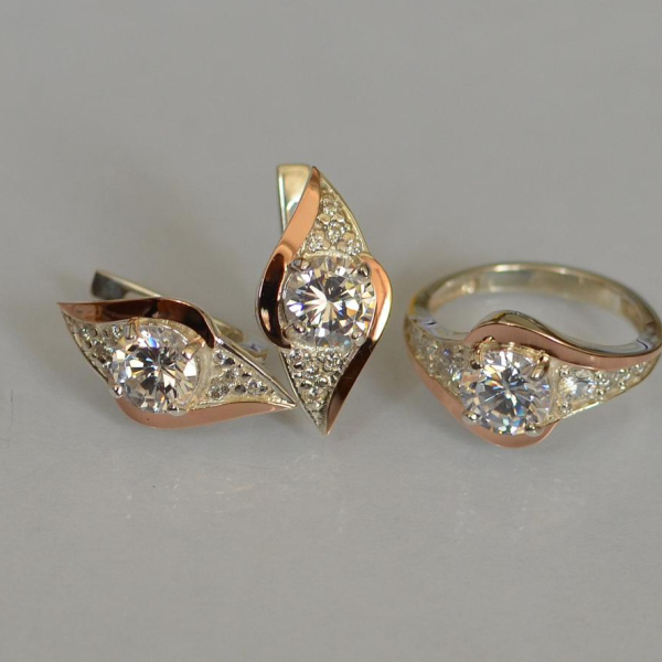 Срібний набір з золотими пластинами