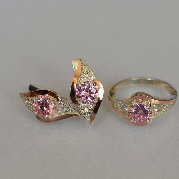 Срібний набір з золотими пластинами