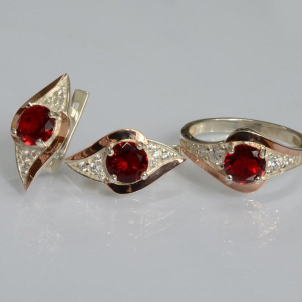 Срібний набір з золотими пластинами