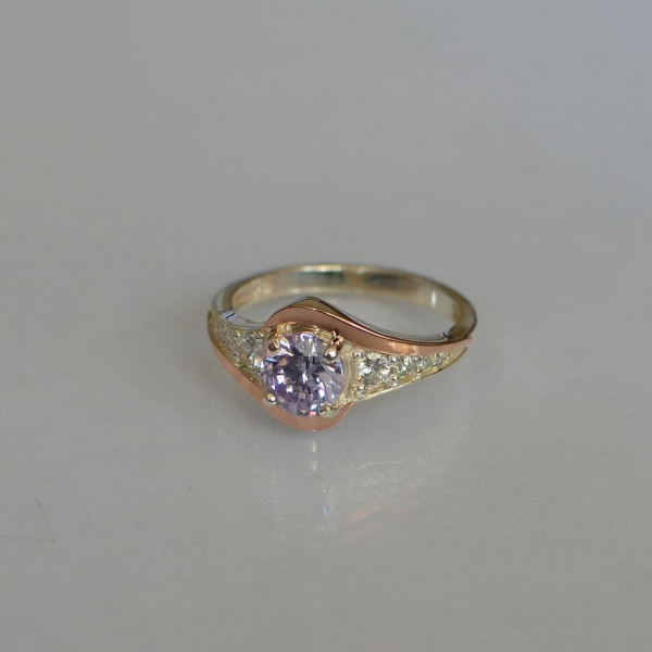 Срібна каблучка з золотими вставками