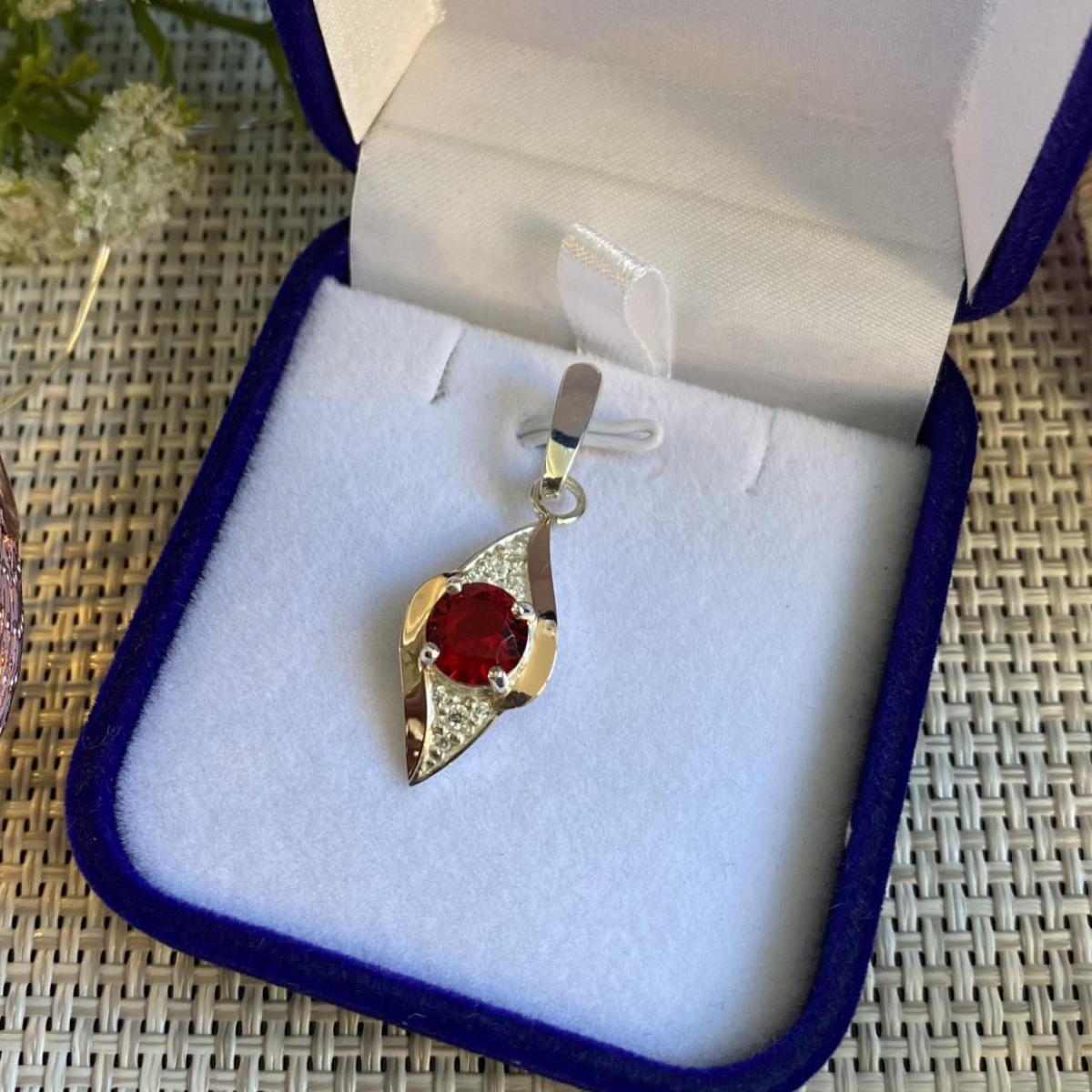 Срібна підвіска з пластинами золота