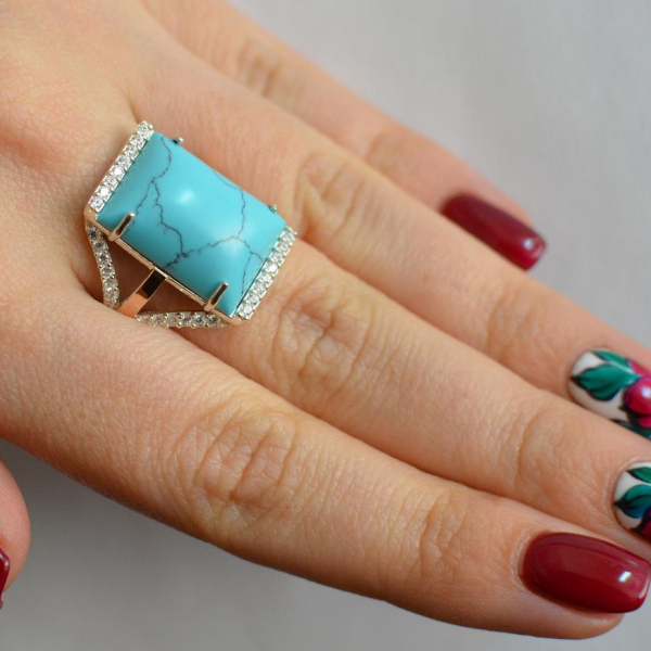 Срібна каблучка з кабашоном