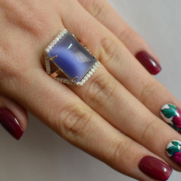 Срібна каблучка з кабашоном