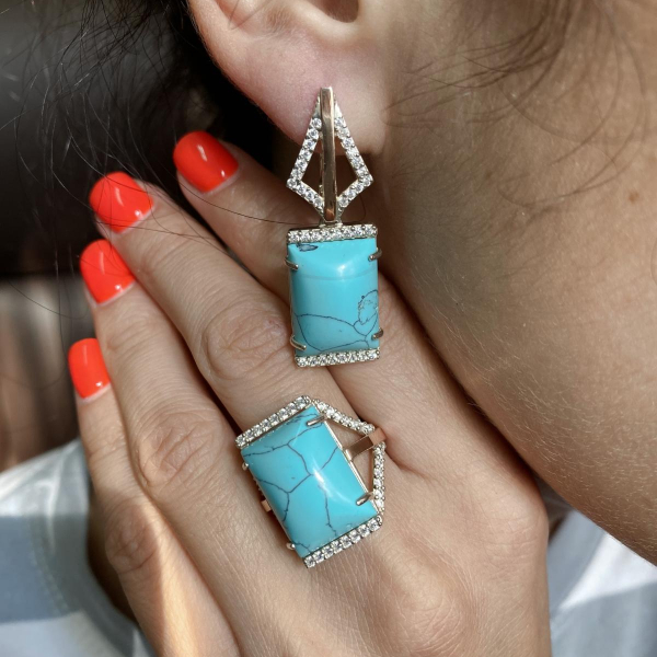 Срібна каблучка з кабашоном