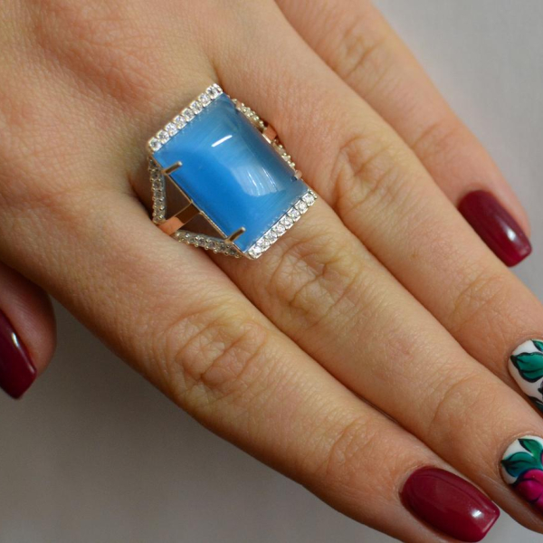 Срібна каблучка з кабашоном