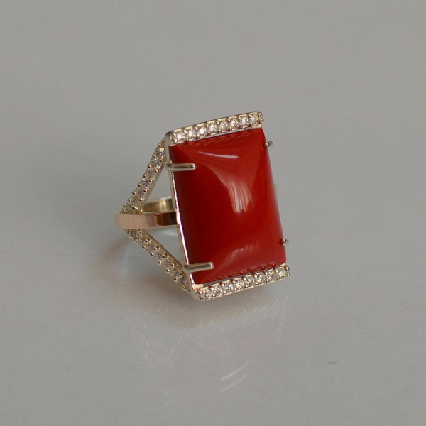 Срібна каблучка з кабашоном