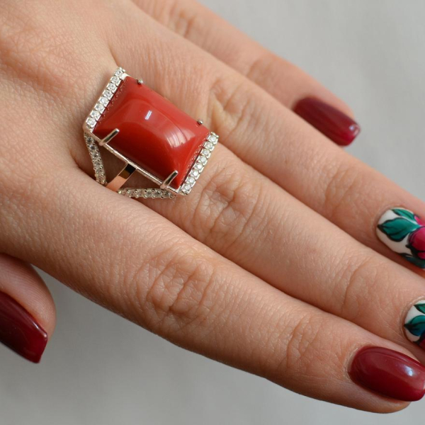 Срібна каблучка з кабашоном