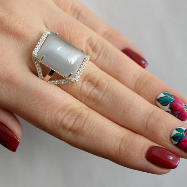 Срібна каблучка з кабашоном