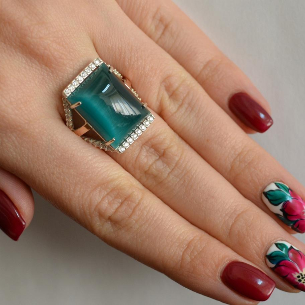 Срібна каблучка з кабашоном