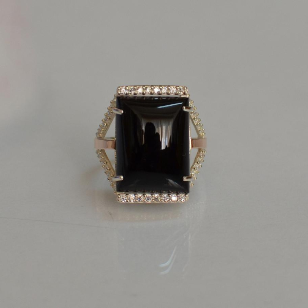 Срібна каблучка з кабашоном