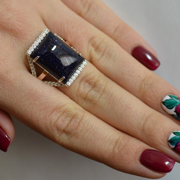 Срібна каблучка з кабашоном