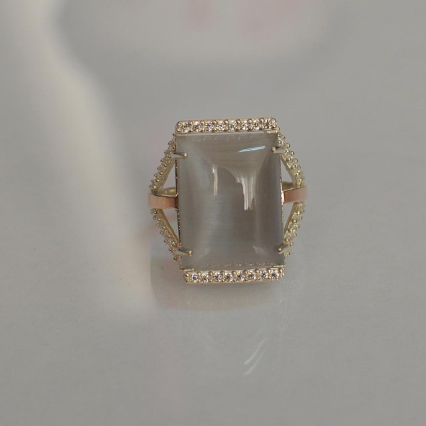 Срібна каблучка з кабашоном